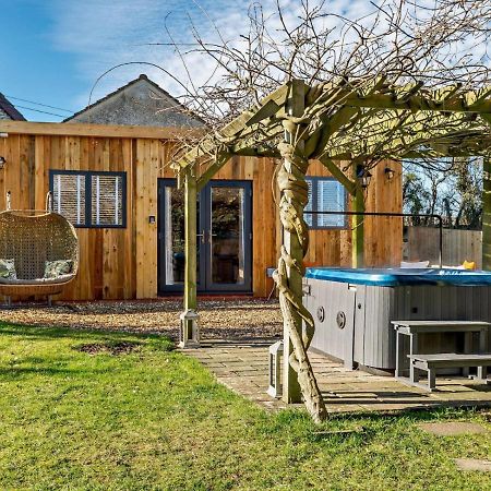Log Cabin Near Bath Chippenham  Exterior photo