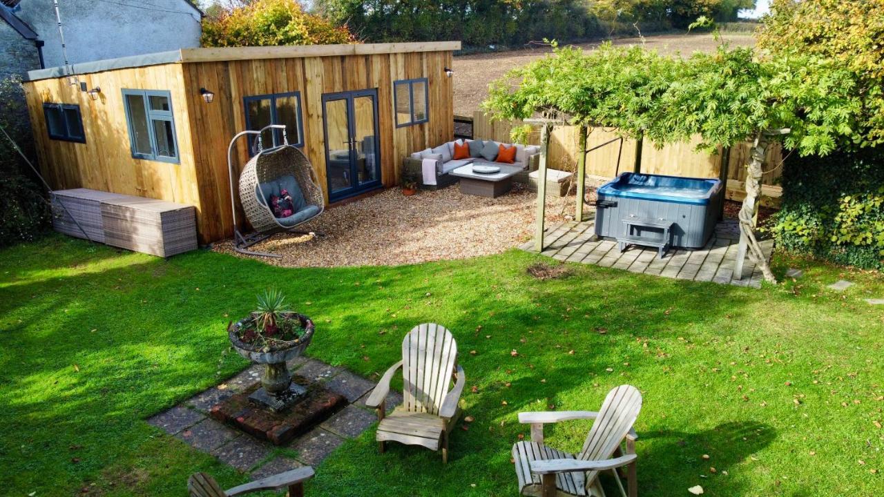 Log Cabin Near Bath Chippenham  Exterior photo