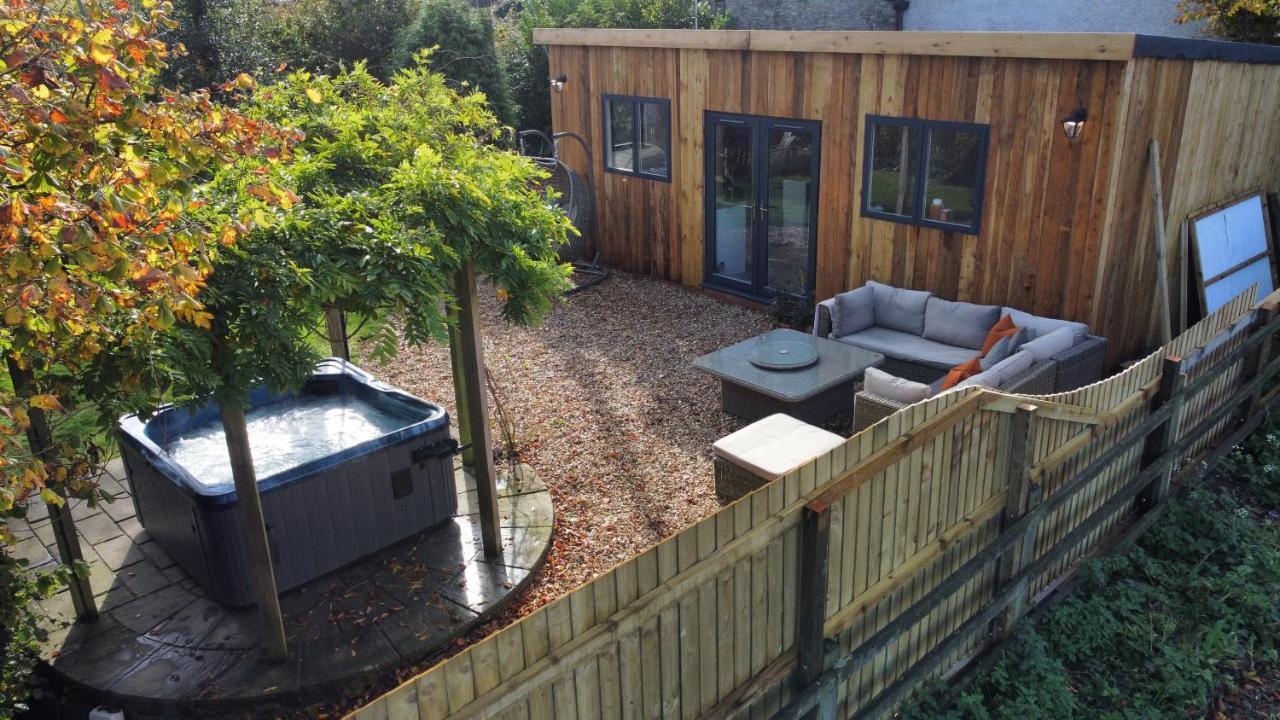 Log Cabin Near Bath Chippenham  Exterior photo