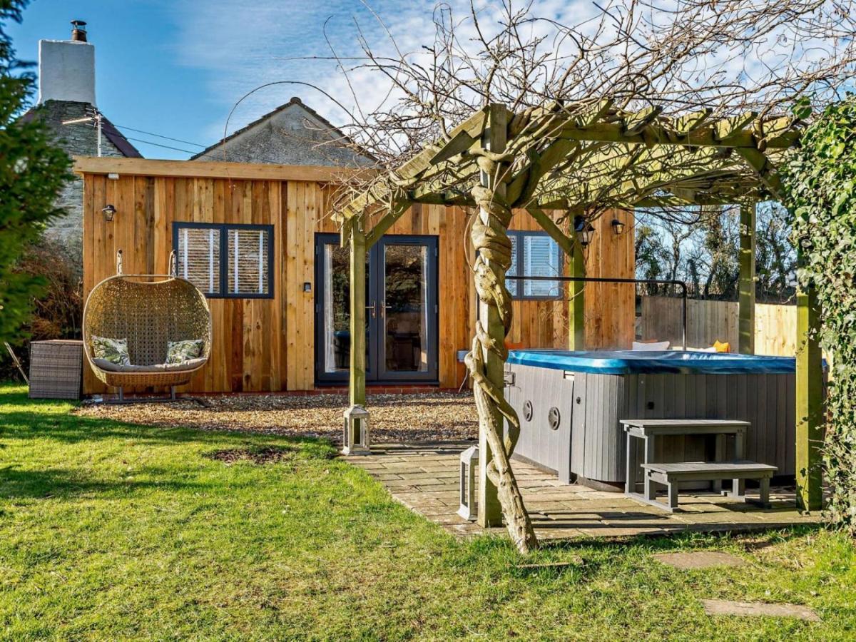 Log Cabin Near Bath Chippenham  Exterior photo