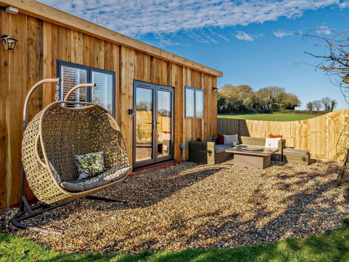 Log Cabin Near Bath Chippenham  Exterior photo