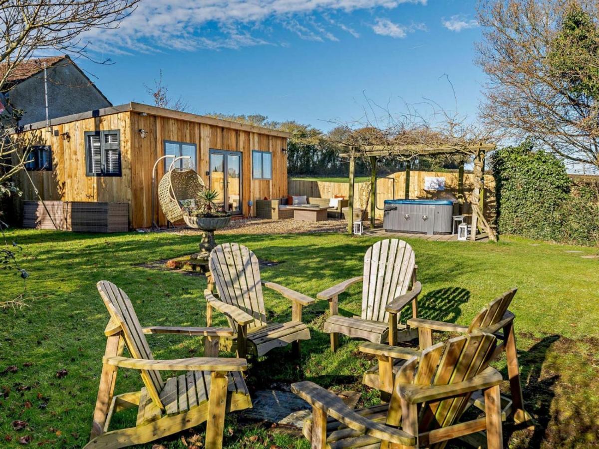 Log Cabin Near Bath Chippenham  Exterior photo